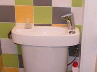 WiCi Concept Handwaschbecken für Gäste WC direkt an die Toilette anpassbar - Herr S